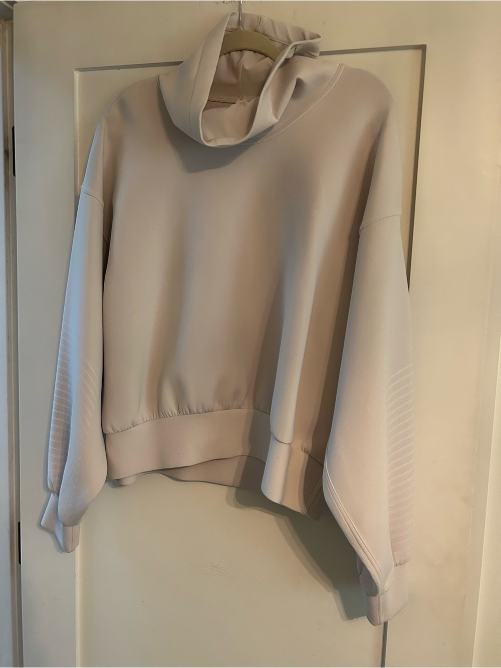 Lululemon Women’s Funnel Neck - high tech fabric Oyster color-MINT CONDITION